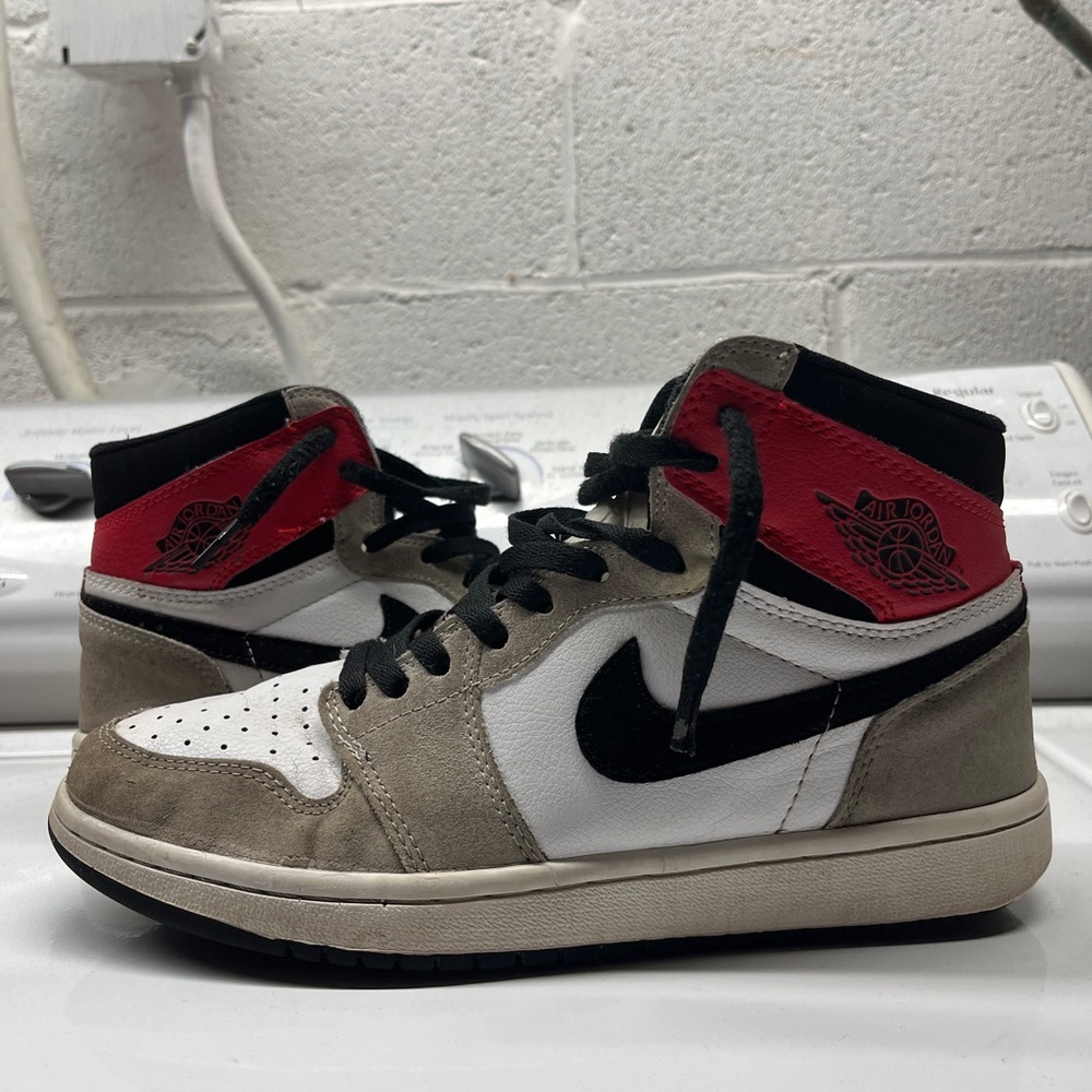 Jordan 1 Light Smoke Grey